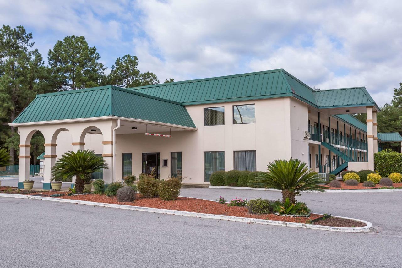 Days Inn By Wyndham Summerton Bagian luar foto