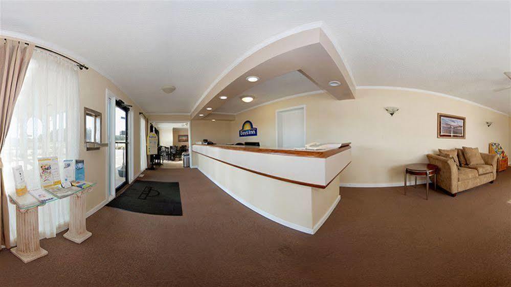 Days Inn By Wyndham Summerton Bagian luar foto