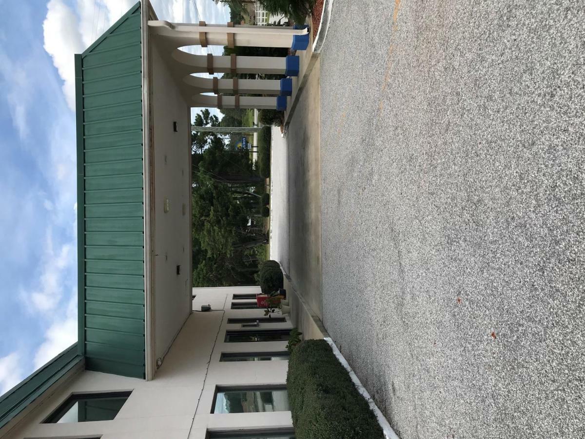Days Inn By Wyndham Summerton Bagian luar foto