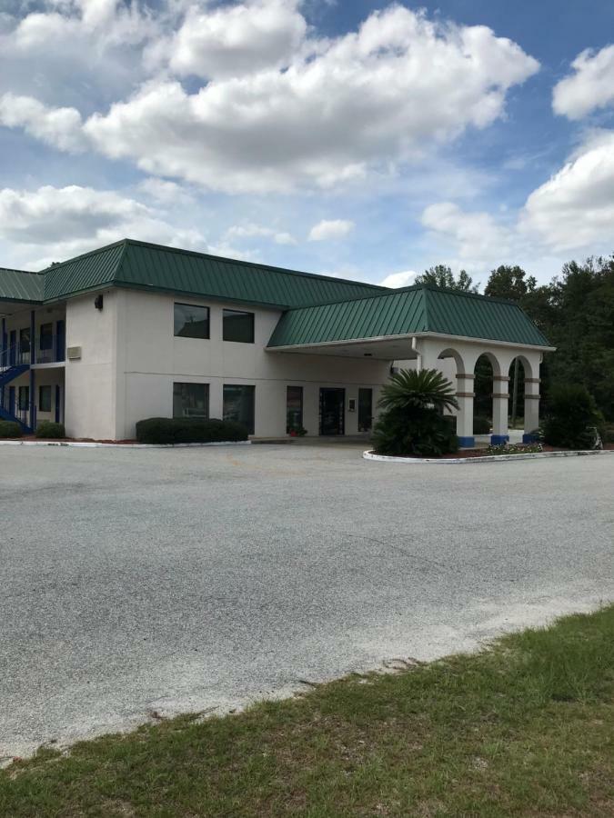 Days Inn By Wyndham Summerton Bagian luar foto