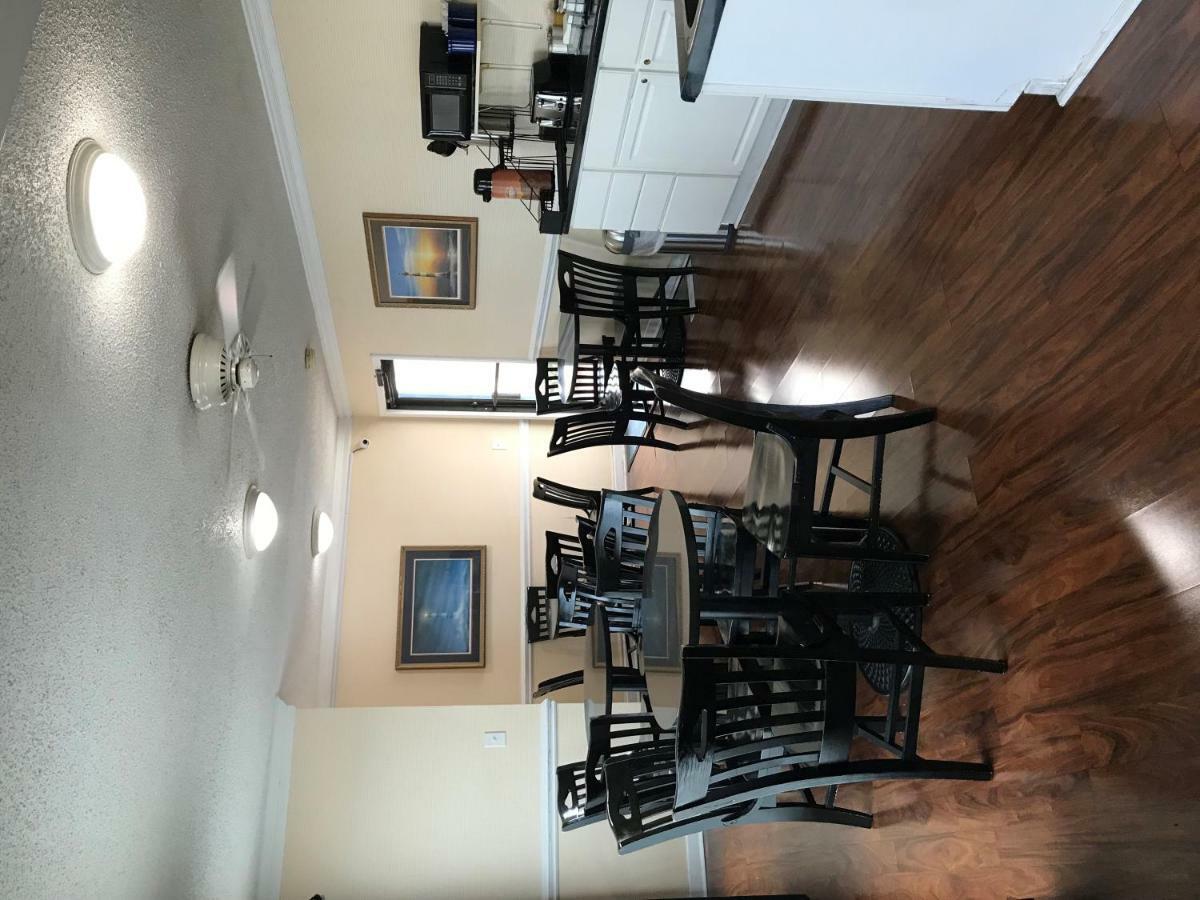Days Inn By Wyndham Summerton Bagian luar foto
